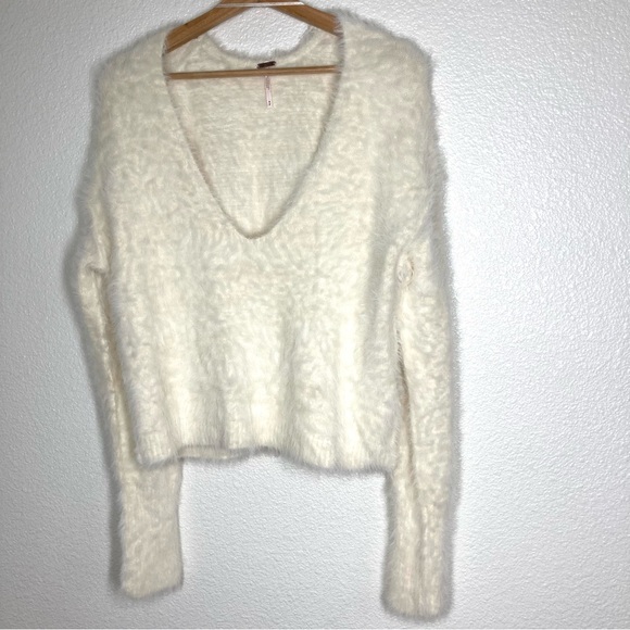 Free People Serendipity Faux Fur Sweater Medium Cream - Picture 4 of 16